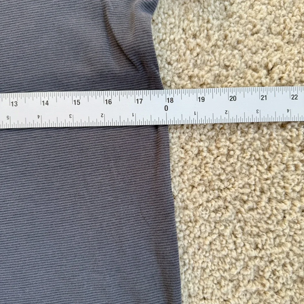Banana Republic Luxe Touch Performance Tee Men Size M Gray Ribbed Short Sleeve